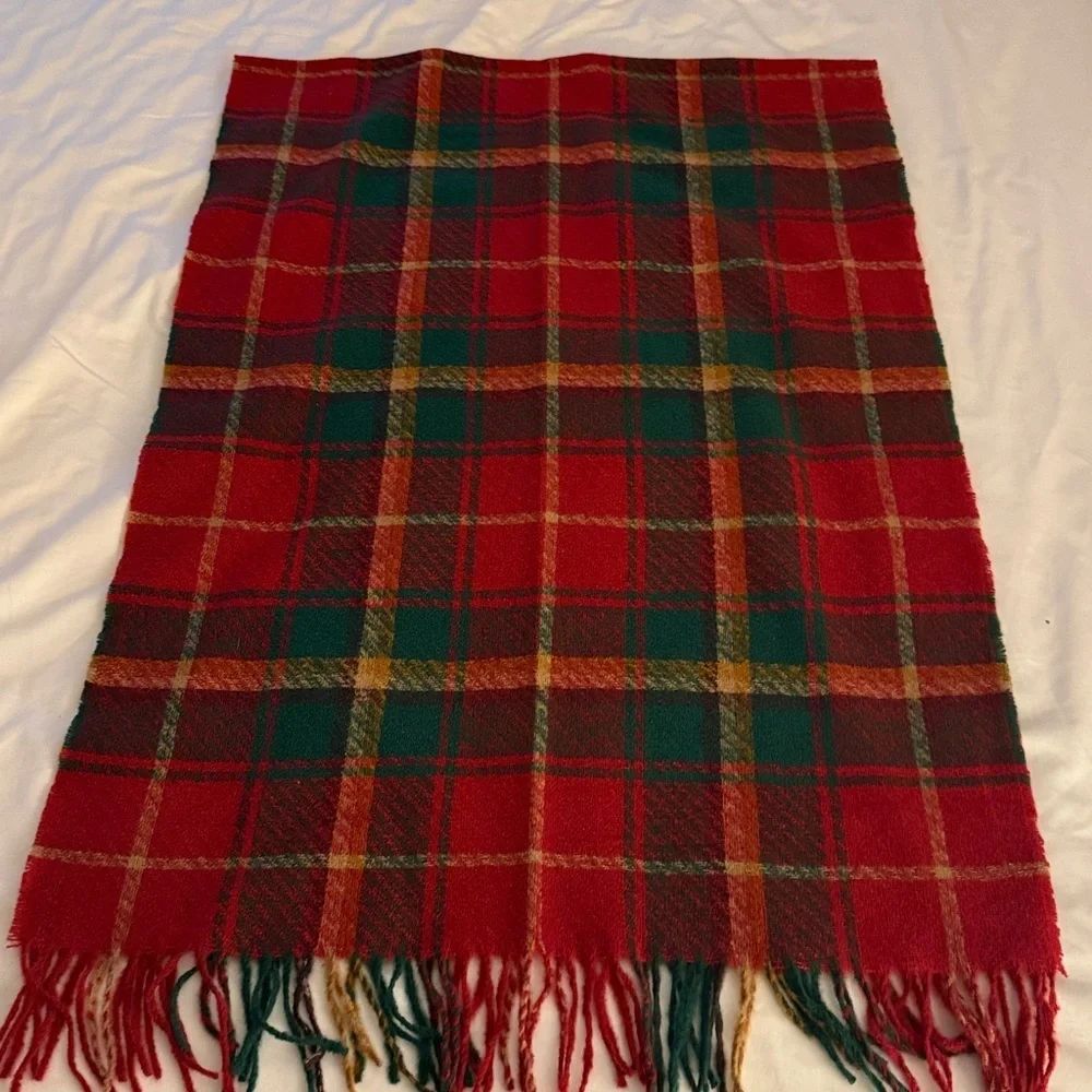 NWOT Luxury Red & Green Plaid Extra Wide Scarf/Shawl with Fringe. Unisex.